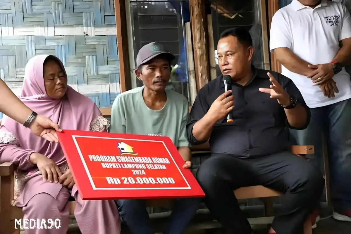 Wujudkan Swasembada Rumah, Bupati Nanang Ermanto Bantu Bedah Rumah Dua Warga Jati Agung