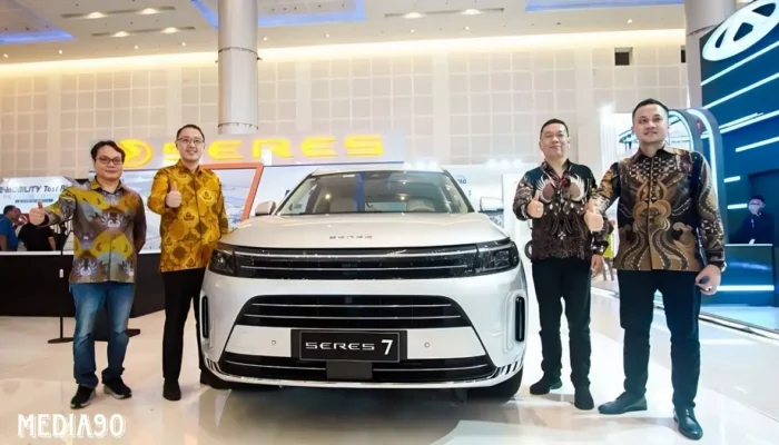 Kejutan Terbaru: Seres 7, Mobil Listrik Pionir, Kini Hadir di Surabaya!