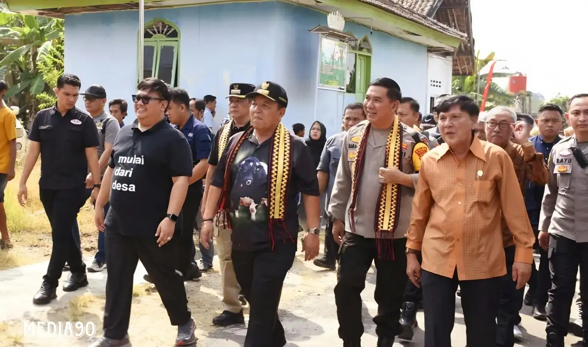 Bersama Wakapolda Lampung Putra Asli Pagar Dewa, Gubernur Tebar Benih Ikan di Way Kiri Tubaba