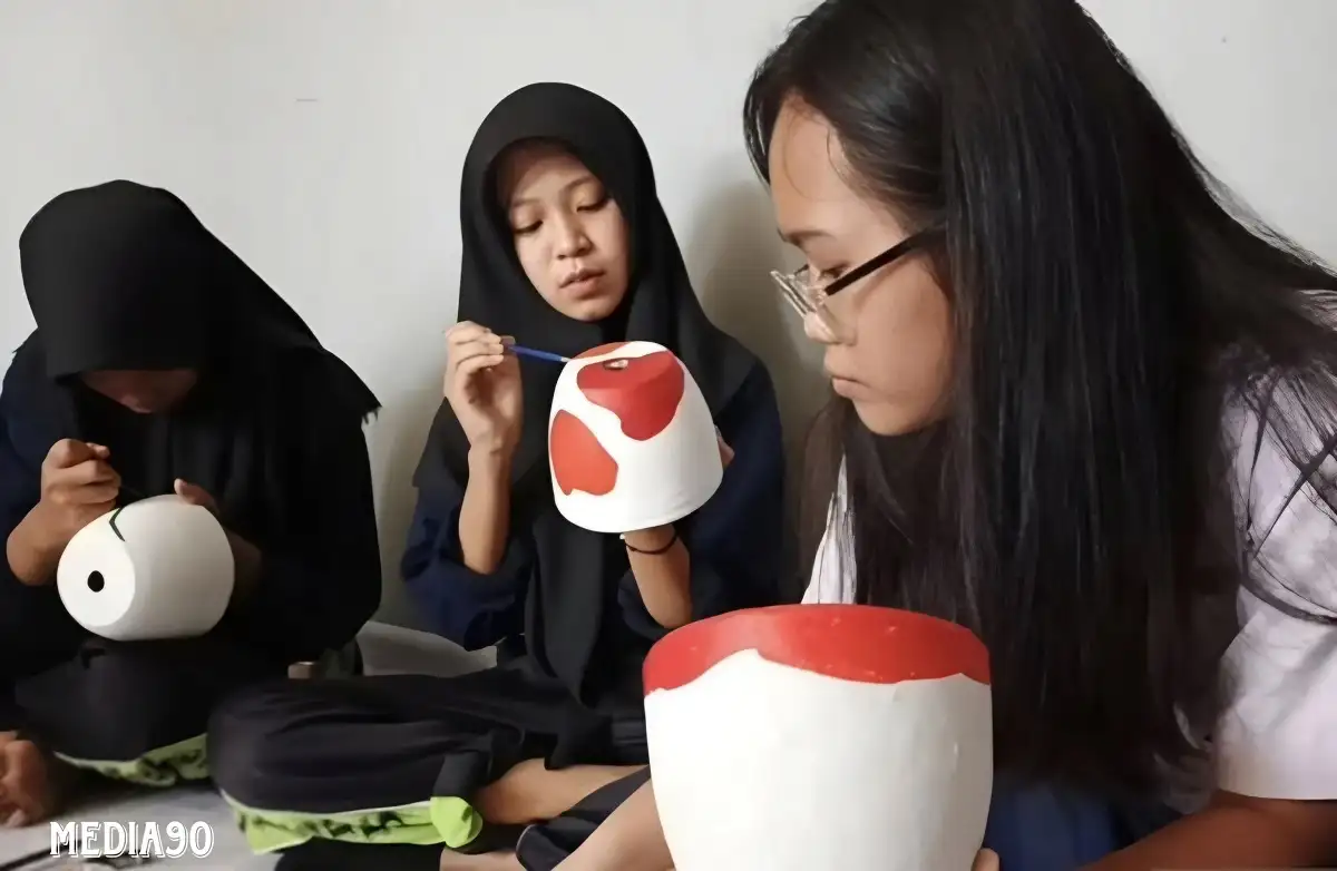Pelajar SMP di Metro Dikenalkan Seni Kriya