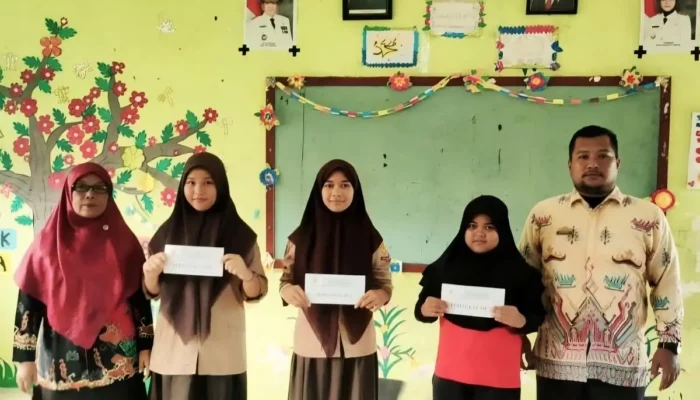 SDN1 Kampung Bumi Dipasena Mulya Berikan Penghargaan kepada 30 Siswa Berprestasi