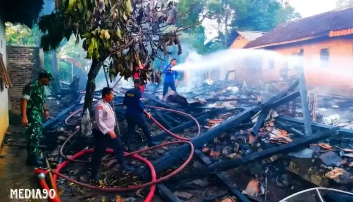 Korsleting Listrik Picu Kebakaran Hebat di Pulau Panggung Tanggamus, Kerugian Capai Rp120 Juta