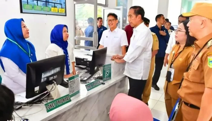 Presiden Joko Widodo Memeriksa Pelayanan RSUD Batin Mangunang Kota Agung di Tanggamus
