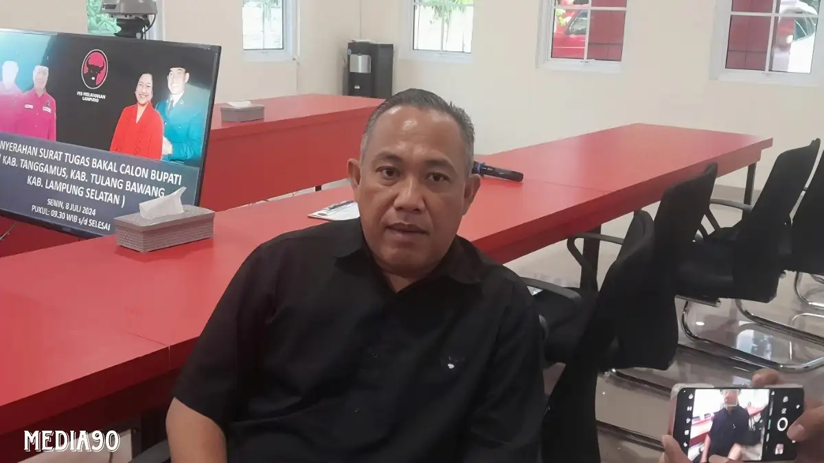 PDIP Beri Surat Tugas Mantan Bupati Tubaba Umar Ahmad Maju di Pilgub Lampung 2024