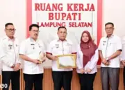 UHC Capai 99 Persen, Pemkab Lampung Selatan Raih Penghargaan Terbaik III Penyelenggaraan Program JKN