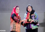 Wali Kota Bandar Lampung Eva Dwiana Terima Penghargaan Pembina Koperasi Andalan