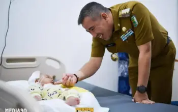 Bupati Pesawaran Tinjau Kondisi Bayi Laila Korban Luka Bakar di RSUD Pesawaran