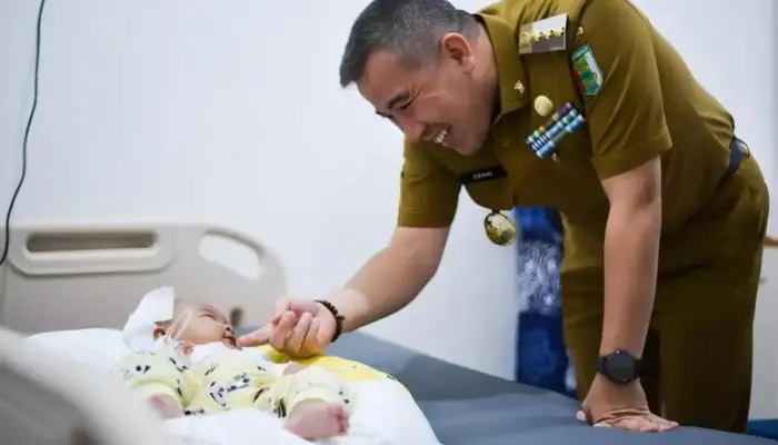 Pemantauan Bupati Pesawaran terhadap Kondisi Bayi Laila, Korban Luka Bakar di RSUD Pesawaran