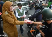 Pemkot Bandar Lampung Bagikan 5.000 Bendera Merah Putih untuk Rayakan Hari Kemerdekaan RI ke-79