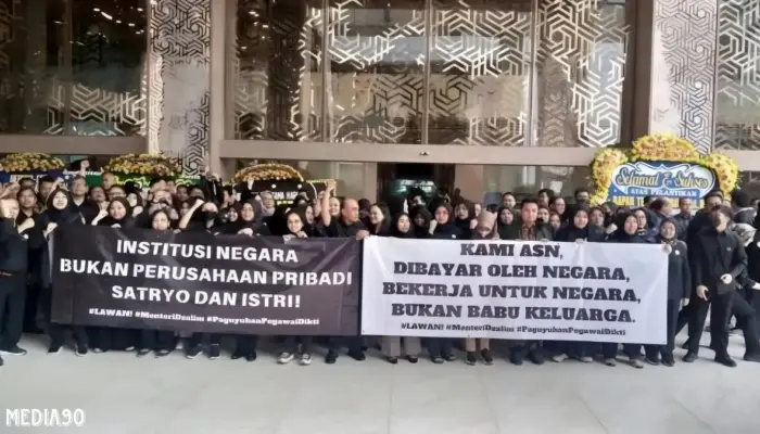 Pegawai Kemendikti Saintek Gelar Demo, Menteri Satryo Soemantri Dituding Arogan dan Suka Tampar