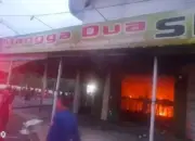 Jumat Dinihari, Toko Pakaian Mangga Dua Store di Way Jepara Lampung Timur Ludes Terbakar