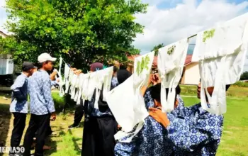 Asah Kreativitas Siswa, SMPN Satu Atap 1 Rawajitu Timur Kembangkan Eco Print Tote Bag