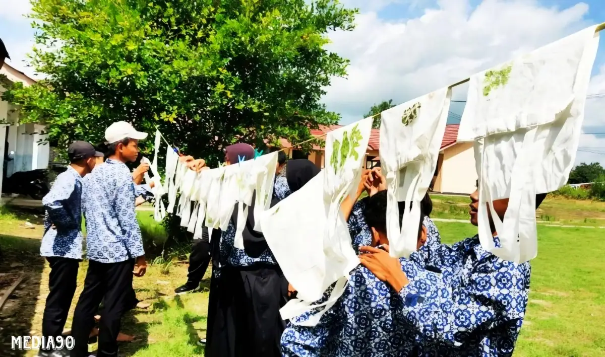 Asah Kreativitas Siswa, SMPN Satu Atap 1 Rawajitu Timur Kembangkan Eco Print Tote Bag