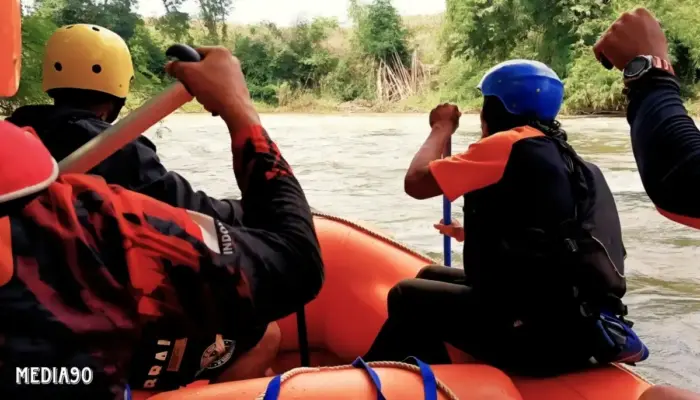 Beragam Cara Ditempuh, Bocah yang Hanyut di Sungai Umpu Way Kanan Masih Hilang