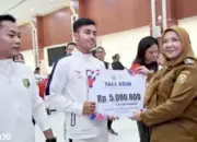 Beri Tali Asih ke Atlet Berprestasi di PON 2024, Wali Kota Bandar Lampung Minta KONI Terus Gali Potensi Bibit Muda