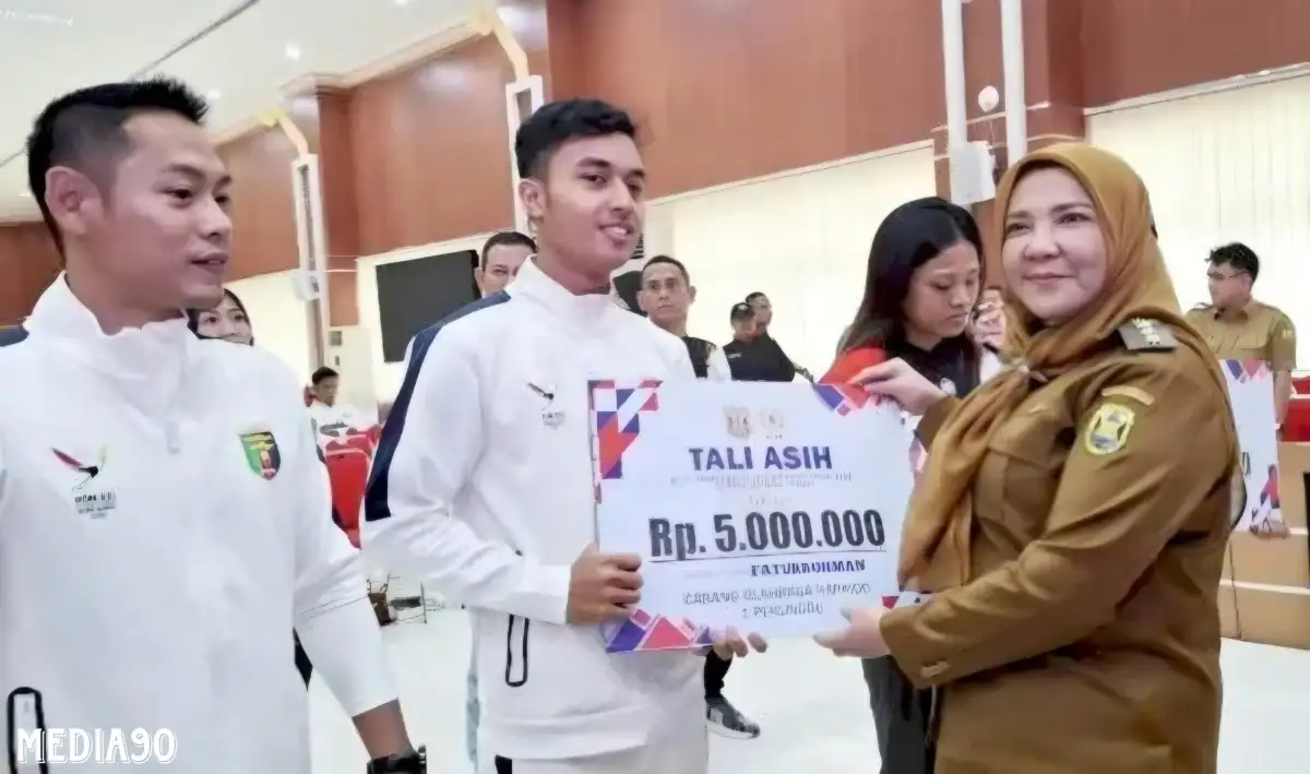 Beri Tali Asih ke Atlet Berprestasi di PON 2024, Wali Kota Bandar Lampung Minta KONI Terus Gali Potensi Bibit Muda