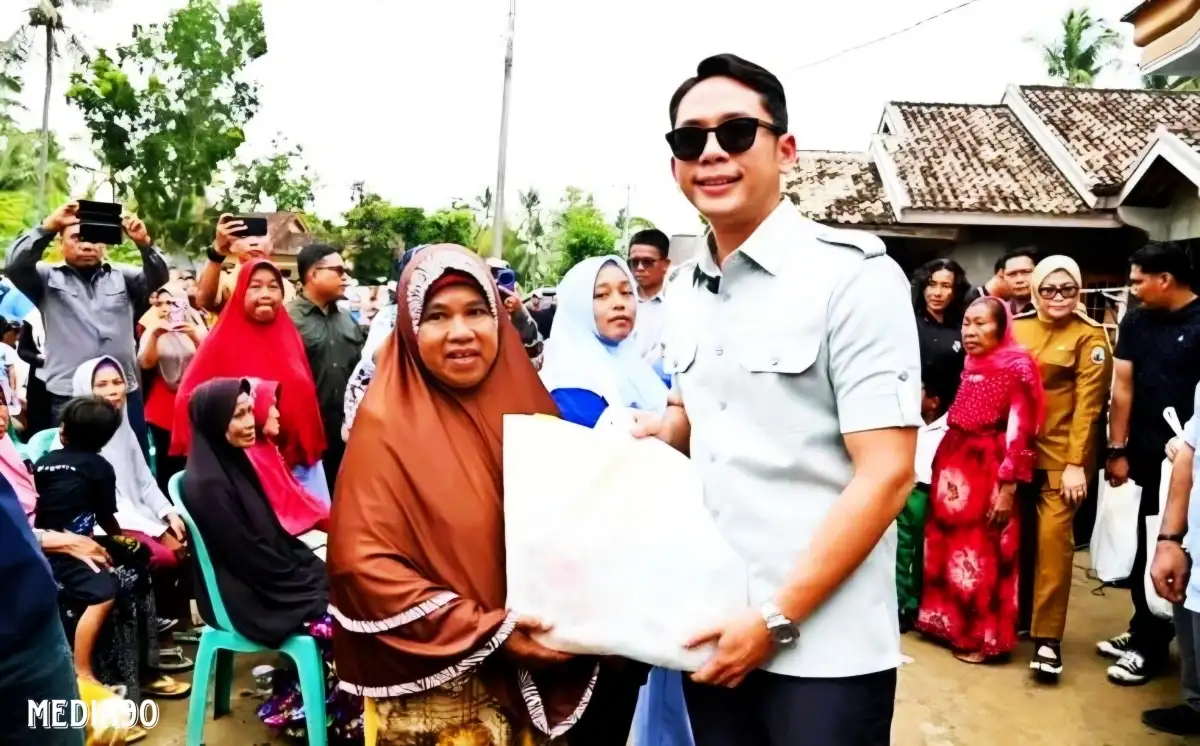 Bupati dan Wakil Bupati Lampung Selatan Terpilih Egi-Syaiful Salurkan Bantuan Ketua MPR RI untuk Korban Banjir di Sragi