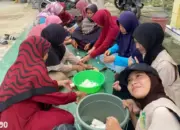 Inovasi Pangan Berkelanjutan, Mahasiswa KKN Unila Latih Warga Negeri Ratu Lampung Utara Pembuatan Tepung Mokaf