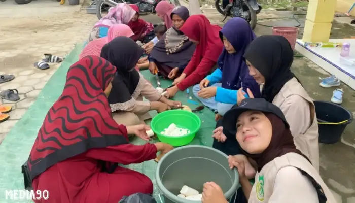 Mahasiswa KKN Unila Latih Warga Negeri Ratu Lampung Utara Produksi Tepung Mokaf untuk Inovasi Pangan Berkelanjutan