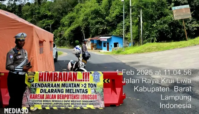 Jalan Amblas di Km 22 Pekon Kubu Perahu, Lampung Barat: Polisi Batasi Kendaraan di Jalur Krui-Liwa