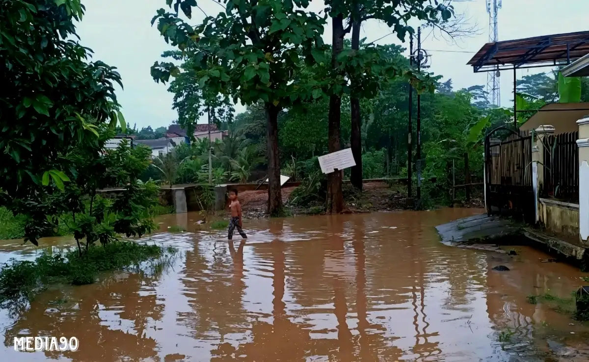 Kiriman dari Kemiling, Sungai Way Kandis Kembali Meluap, Sebagian Rumah Warga Perumahan Glora Persada Rajabasa Banjir