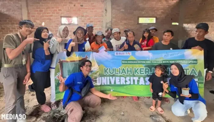 Mahasiswa KKN Unila Ajarkan Warga Lampung Utara Mengolah Limbah Durian dan Gulma Jadi Herbisida Alami dan Kompos