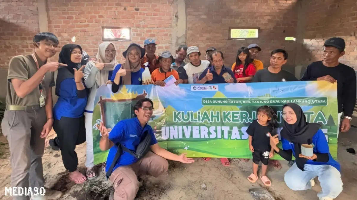 Mahasiswa KKN Unila Edukasi Warga di Lampung Utara Olah Limbah Durian dan Gulma Jadi Herbisida Alami dan Kompos