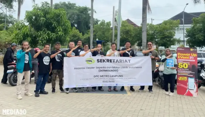 PLN dan Komunitas Kosmik Lampung Sunmori Touring Motor Listrik, Siapkan SPKLU untuk Ramadan