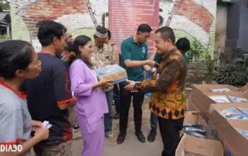 Peduli Banjir, Emersia Hotel Salurkan Bantuan Kompor Gas Hingga Alat Tulis ke Warga di Panjang Bandar Lampung