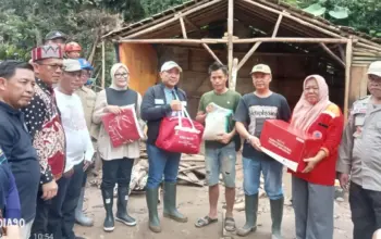 Puluhan Rumah Warga Tarahan Ambruk Diterjang Banjir, Wakil Bupati Gerak Cepat Beri Bantuan