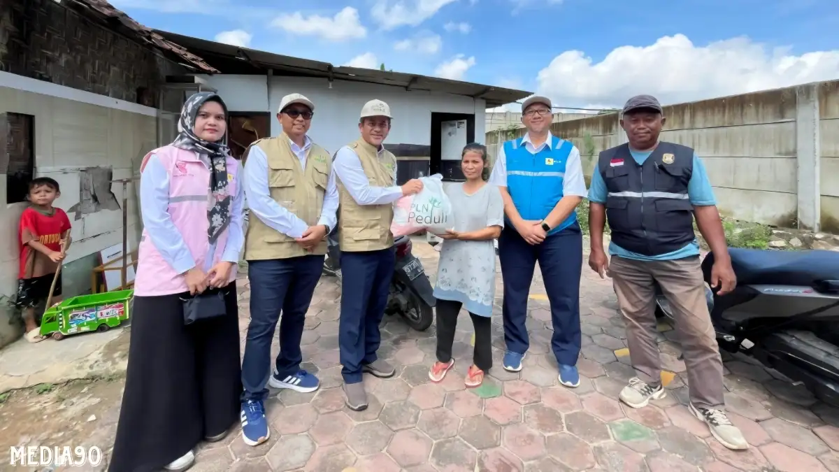 Momen Ramadan, PLN Lampung Salurkan Bantuan 1.133 Paket Sembako ke Korban Banjir di Bandar Lampung