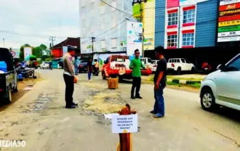 Prihatin Jalan Rusak dan Sering Kecelakaan, Para Pemuda di Pringsewu ini Gelar Aksi Ngulik Jalanan