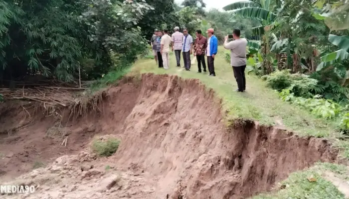 Tanggul Sungai Kertosari Terancam Jebol, Pemkab Lampung Selatan Bergerak Cepat Gunakan Dana Darurat