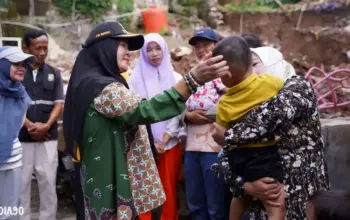 Wali Kota Bandar Lampung Bantu Beasiswa Pendidikan Hingga Perbaiki Rumah Korban Longsor di Gedong Air