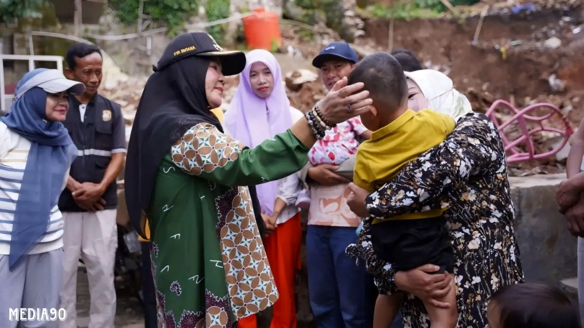 Wali Kota Bandar Lampung Bantu Beasiswa Pendidikan Hingga Perbaiki Rumah Korban Longsor di Gedong Air