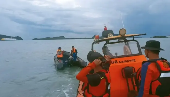 Tim SAR Masih Cari Penumpang KMP Mufidah yang Diduga Terjun ke Laut Bakauheni
