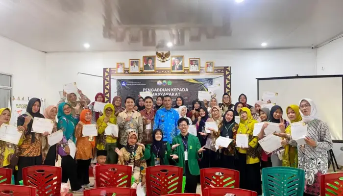 Cegah DBD, Prodi Kesmas Universitas Malahayati Latih Warga Hajimena Buat Ovitrap